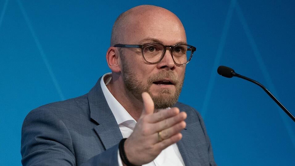 Bayerns Digitalminister Fabian Mehring will die Risiken von KI stärker in den Blick nehmen. Bayerns Digitalminister Fabian Mehring will die Risiken von KI stärker in den Blick nehmen.