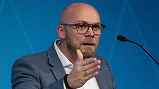 Bayerns Digitalminister Fabian Mehring will die Risiken von KI stärker in den Blick nehmen. Bayerns Digitalminister Fabian Mehring will die Risiken von KI stärker in den Blick nehmen.
