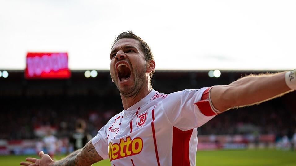 Nach vier Jahren und vielen Erfolgen verabschiedet sich Kapitän Marco Grüttner vom SSV Jahn Regensburg. Nach vier Jahren und vielen Erfolgen verabschiedet sich Kapitän Marco Grüttner vom SSV Jahn Regensburg.