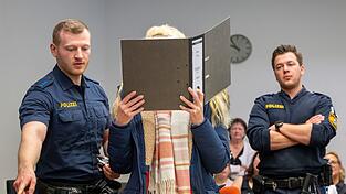 Die Ehefrau hatte den Auftrag zum Mord gestanden. (Archivbild)
