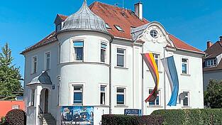 Das Polizeigebäude in der Freisinger Straße 16 soll einem Neubau weichen. Es steht nicht unter Denkmalschutz. Das Polizeigebäude in der Freisinger Straße 16 soll einem Neubau weichen. Es steht nicht unter Denkmalschutz.