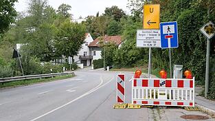 Die Neue Bergstraße ist ab der Wernstorferstraße in Richtung Veldener Straße gesperrt, eine Durchfahrt bis zur Baustelle ist möglich. Die Umleitung erfolgt nach Freigabe der Veldener Straße (voraussichtlich ab 15. September) über die Wernstorferstraße, den Felix-Meindl-Weg und die Veldener Straße. Die Neue Bergstraße ist ab der Wernstorferstraße in Richtung Veldener Straße gesperrt, eine Durchfahrt bis zur Baustelle ist möglich. Die Umleitung erfolgt nach Freigabe der Veldener Straße (voraussichtlich ab 15. September) über die Wernstorferstraße, den Felix-Meindl-Weg und die Veldener Straße.