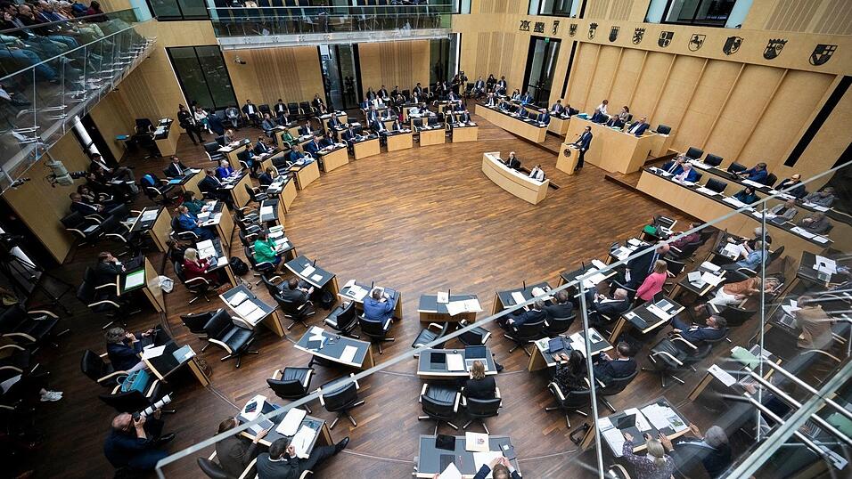 Der Bundesrat billigte das Gesetz für den eneuten Tankrabatt. Der Bundesrat billigte das Gesetz für den eneuten Tankrabatt.