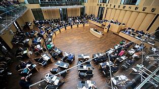 Der Bundesrat billigte das Gesetz für den eneuten Tankrabatt. Der Bundesrat billigte das Gesetz für den eneuten Tankrabatt.