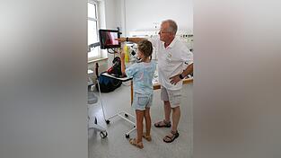 Besucher durften ausprobieren, wie eine Bronchoskopie funktioniert.