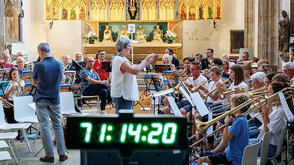 Damit tatsächlich 72 Stunden Posaunenmusik am Stück erklingen kann, ist der Ablauf genau durch choreografiert. Damit tatsächlich 72 Stunden Posaunenmusik am Stück erklingen kann, ist der Ablauf genau durch choreografiert.