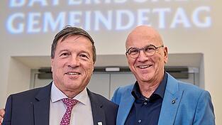 Max Gotz (l.) ist der neue Präsident des Bayerischen Gemeindetags - und Uwe Brandl jetzt Ehrenpräsident. Max Gotz (l.) ist der neue Präsident des Bayerischen Gemeindetags - und Uwe Brandl jetzt Ehrenpräsident.
