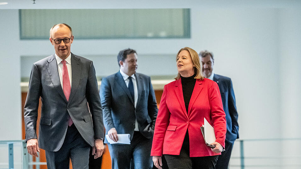 Die Spitzen der Koalition haben lange &uuml;ber eine gemeinsame Position zum Verbrenner-Aus gestritten - nun wurde eine Einigung gefunden.