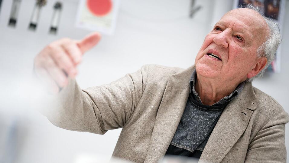 Filmregisseur Werner Herzog (83) hat mit seinem Instagram-Account für Aufsehen gesorgt. Filmregisseur Werner Herzog (83) hat mit seinem Instagram-Account für Aufsehen gesorgt.