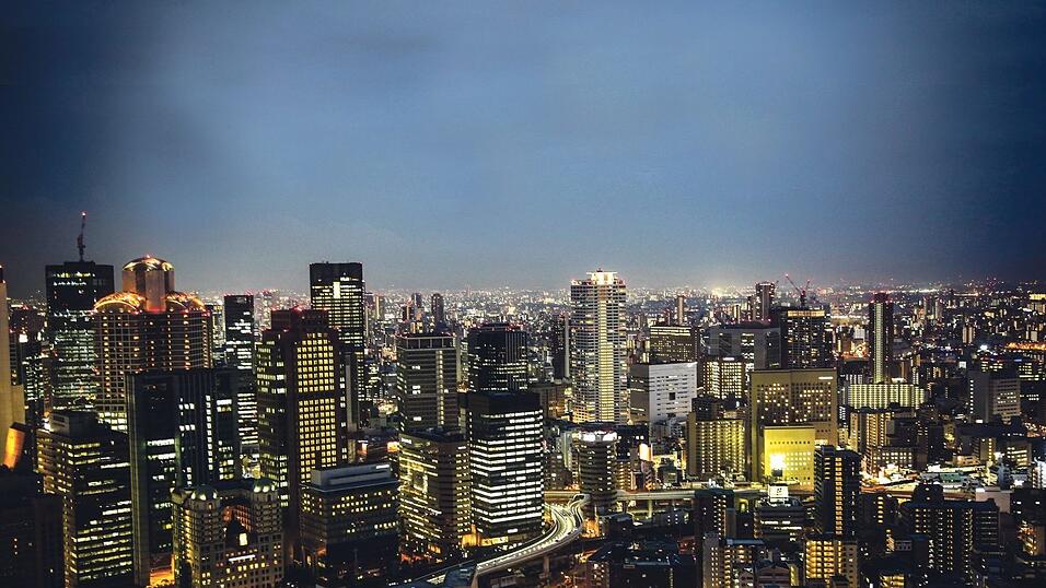 Japan ist vielseitig. Zwischen Lichterrausch... Japan ist vielseitig. Zwischen Lichterrausch...