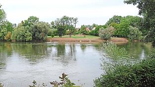 Nach dem Regen am Wochenende ist der Pegel so weit gestiegen, dass die Donau ihr Bett wieder ausfüllt.