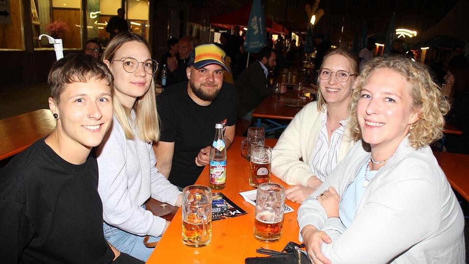 Viele Landshuter genossen ihren Freitagabend auf dem Bismarckplatzfest.