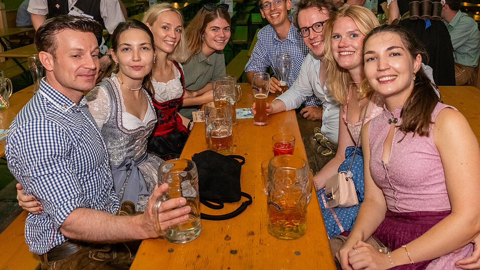 Die Partybilder vom Sonntag, 13. August 2023, aus dem Festzelt Reisinger. Die Partybilder vom Sonntag, 13. August 2023, aus dem Festzelt Reisinger.