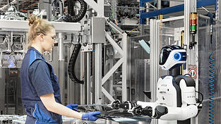 BMW setzt in seinem Leipziger Werk erstmals humanoide Roboter ein. In Landshut wird an der Intelligenz von Maschinenmenschen gearbeitet. BMW setzt in seinem Leipziger Werk erstmals humanoide Roboter ein. In Landshut wird an der Intelligenz von Maschinenmenschen gearbeitet.