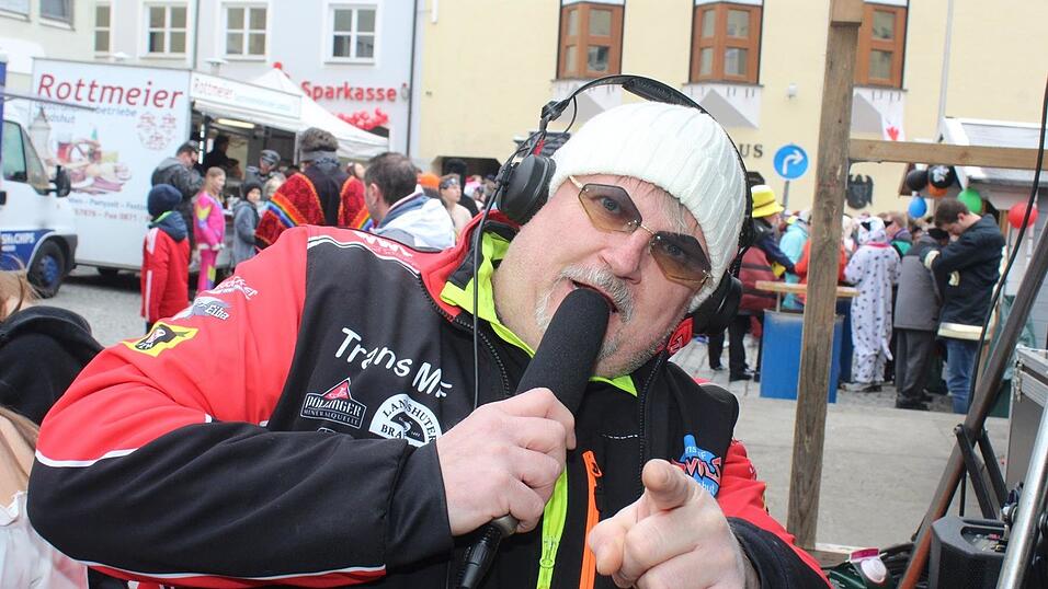 Beste Stimmung herrschte beim Rosenmontagszug in Geisenhausen.