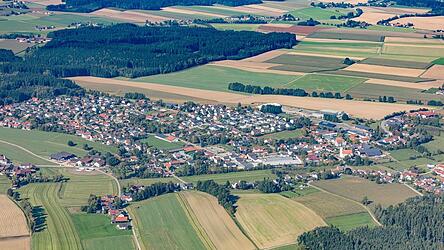 Die Gemeinde Bodenkirchen von oben. Auf jeden Fall wird es nach der Kommunalwahl einen neuen B&uuml;rgermeister oder eine neue B&uuml;rgermeisterin geben.