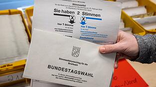Die Zahl der Sitze im neuen Bundestags ist auf 630 beschränkt. Wie viele bayerische Abgeordnete das Parlament künftig haben wird, hängt neben der Zahl der Stimmen für die einzelnen Parteien auch von der Wahlbeteiligung ab. (Archivbild) Die Zahl der Sitze im neuen Bundestags ist auf 630 beschränkt. Wie viele bayerische Abgeordnete das Parlament künftig haben wird, hängt neben der Zahl der Stimmen für die einzelnen Parteien auch von der Wahlbeteiligung ab. (Archivbild)
