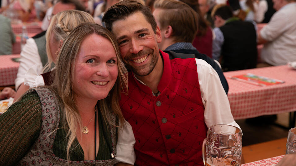 Die Partybilder vom Dienstag, 12. August, aus dem Festzelt Greindl. Die Partybilder vom Dienstag, 12. August, aus dem Festzelt Greindl.