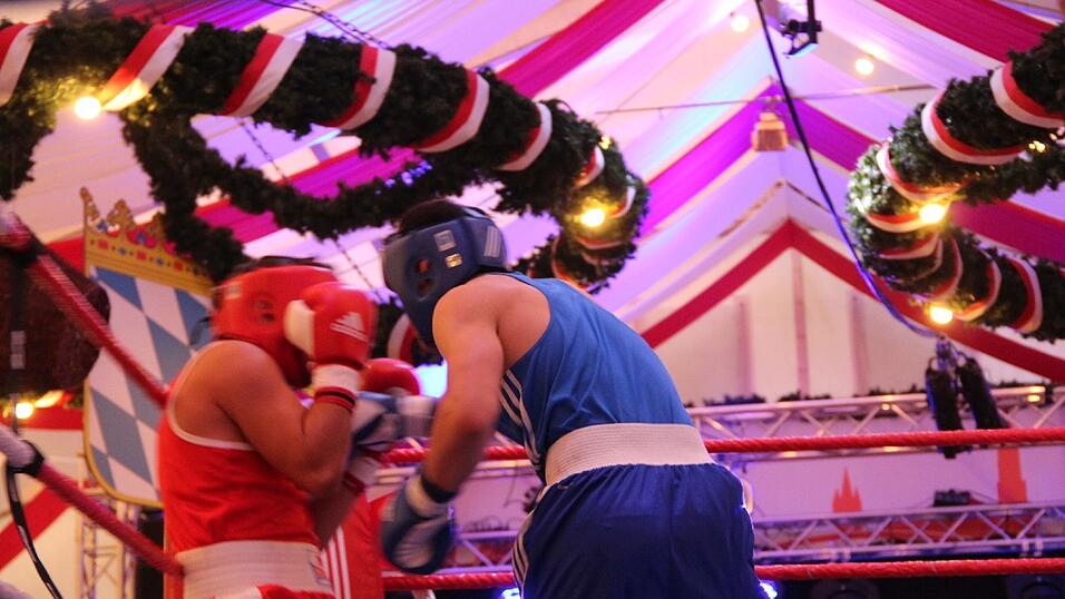 Im Lechner-Festzelt hie&szlig; es am Sonntag wieder 'Let&acute;s get ready to rumble'.