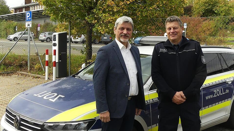 Furths Bürgermeister Sandro Bauer und der neue Leiter der KEV, Thomas Schell. Furths Bürgermeister Sandro Bauer und der neue Leiter der KEV, Thomas Schell.