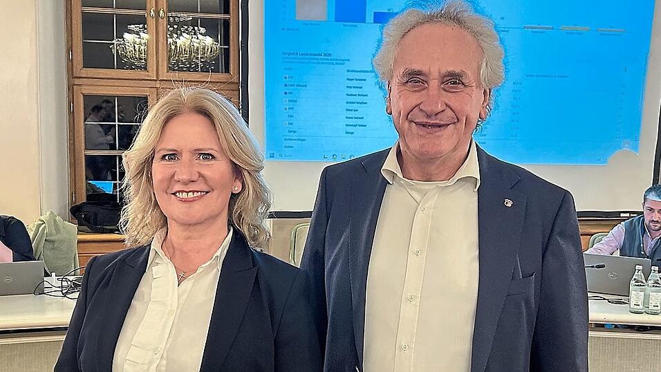 Susanne Hoyer (CSU) und Landrat Helmut Petz (FW) gehen am 22. M&auml;rz in die Stichwahl.