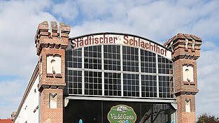 Der alte Landshuter Schlachthof hat eine bewegte Geschichte. Jetzt wird er zum Verkauf angeboten.