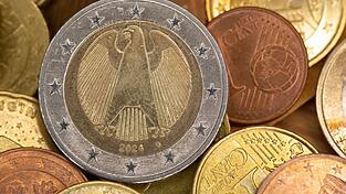 Die Eurostaaten stellen Jahr f&uuml;r Jahr neue M&uuml;nzen im Milliardenwert her. (Symbolbild)