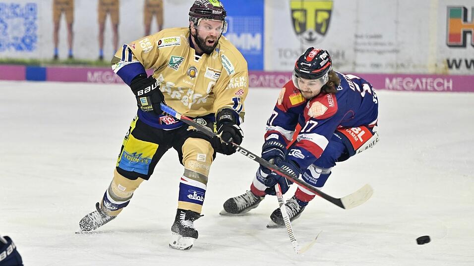 Die in den Playoff-Begegnungen am Sonntag und Dienstag getragenen Trikots der Deggendorfer sollen versteigert werden. Beim DSC hofft man, so zusätzliche Einnahmen generieren zu können. Die in den Playoff-Begegnungen am Sonntag und Dienstag getragenen Trikots der Deggendorfer sollen versteigert werden. Beim DSC hofft man, so zusätzliche Einnahmen generieren zu können.