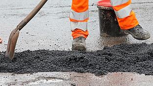 Die Arbeiten auf der B8 dauern an. (Symbolbild) Die Arbeiten auf der B8 dauern an. (Symbolbild)