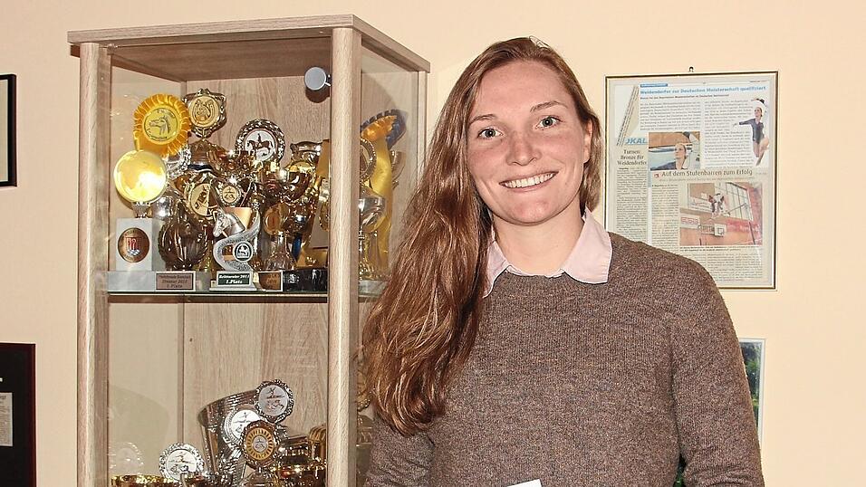 Ihre Vitrine ist bereits prall gefüllt mit Pokalen, Medaillen und Trophäen: Verena-Sophie Weidendorfer ist überaus sportlich Ihre Vitrine ist bereits prall gefüllt mit Pokalen, Medaillen und Trophäen: Verena-Sophie Weidendorfer ist überaus sportlich