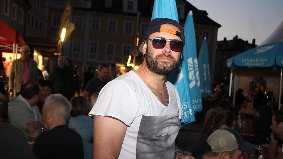 Viele Landshuter genossen ihren Freitagabend auf dem Bismarckplatzfest.