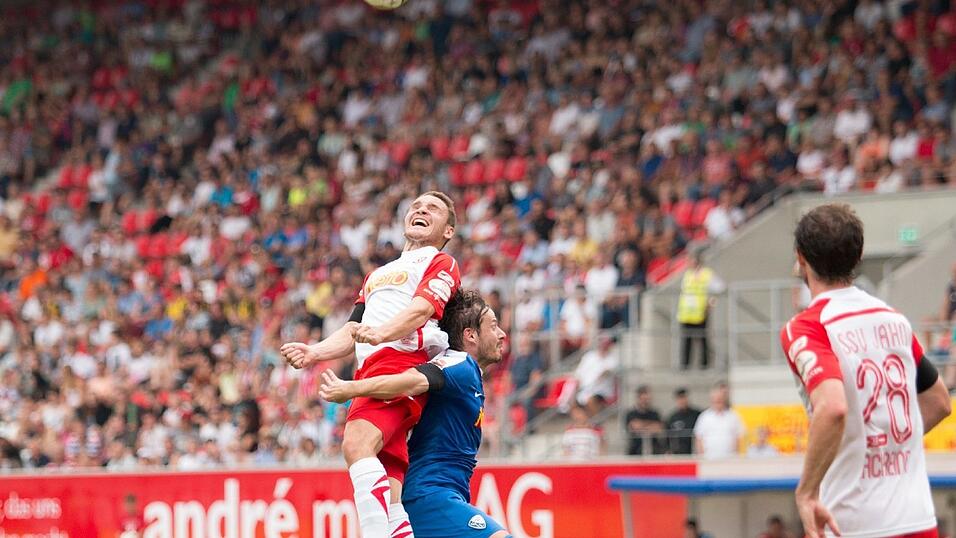 Der SSV Jahn spielt im letzten Test gegen Zweitligist VfL Bochum 2:2. Der SSV Jahn spielt im letzten Test gegen Zweitligist VfL Bochum 2:2.
