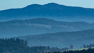 Mystische Landschaft: Der Bayerische Wald mit Blick auf den Gro&szlig;en und Kleinen Rachel.