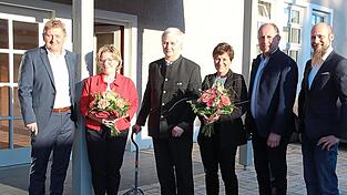 B&uuml;rgermeister Josef Beham (v.l.) verabschiedete Maria Vielmeier, Josef Eberhard, Birgit Knogl, Max Schraufnagl und Simon Rettenberger aus dem Marktrat. Stefan Hasreiter konnte nicht zur letzten Sitzung kommen.