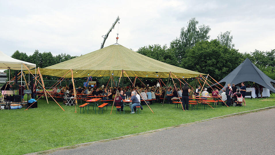 Der neue Festplatz stieß überwiegend auf positive Resonanz beim Stammpublikum. Der neue Festplatz stieß überwiegend auf positive Resonanz beim Stammpublikum.