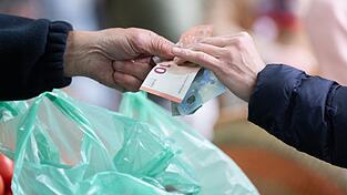 Je höher die Inflationsrate, umso geringer die Kaufkraft der Menschen: Sie können sich für einen Euro dann weniger leisten. (Symbolbild)