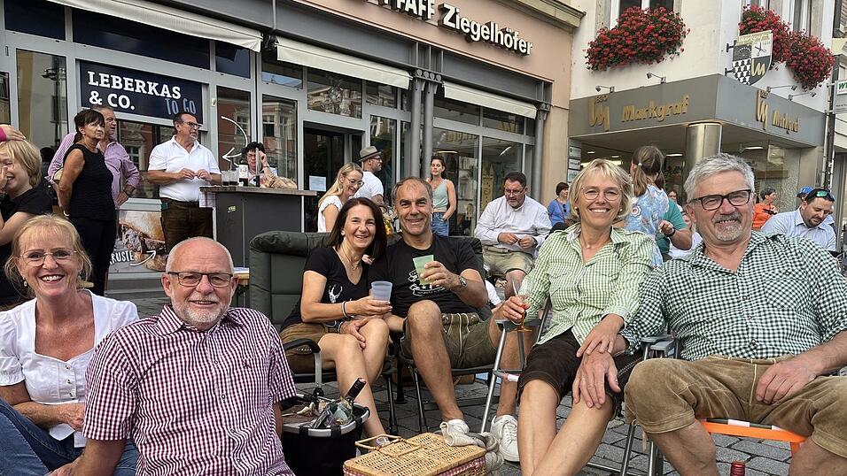 Mit Brotzeit, Getr&auml;nken und z&uuml;nftiger Musi l&auml;uteten die Straubingerinnen und Straubinger voller Vorfreude ihre 'F&uuml;nfte Jahreszeit' ein.