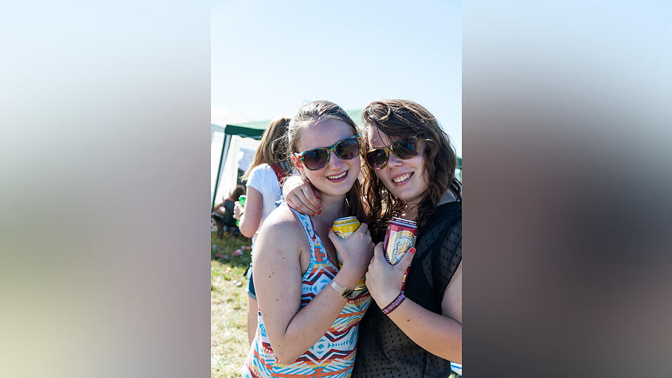 Ein Streifzug durch das Campinggelände: Trotz heißer Temperaturen sind die Festivalbesucher bestens gelaunt. (Foto: Susanne Raith) Ein Streifzug durch das Campinggelände: Trotz heißer Temperaturen sind die Festivalbesucher bestens gelaunt. (Foto: Susanne Raith)