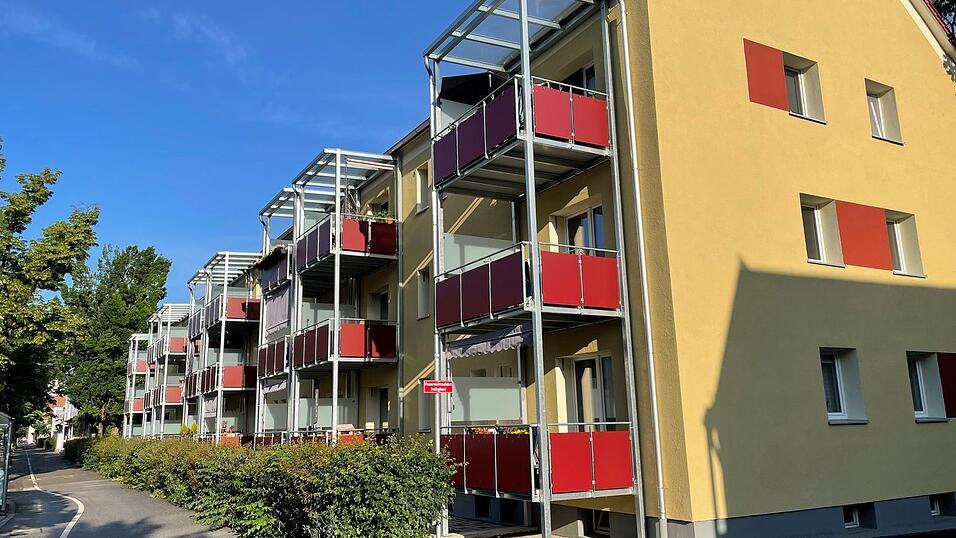 Wohnblocks der Landshuter Wohnungsbau eG in der Niedermayerstra&szlig;e. Sie wurden f&uuml;r einen Millionenbetrag im letzten Jahr saniert.