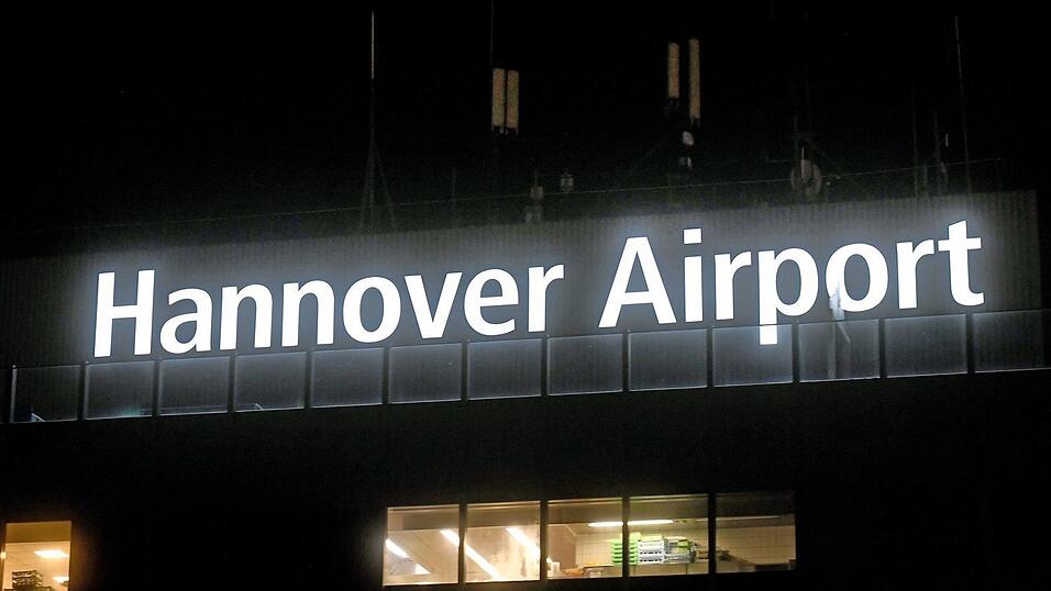 Flieger wurden teils umgeleitet oder konnten erst später landen. (Symbolbild) Flieger wurden teils umgeleitet oder konnten erst später landen. (Symbolbild)