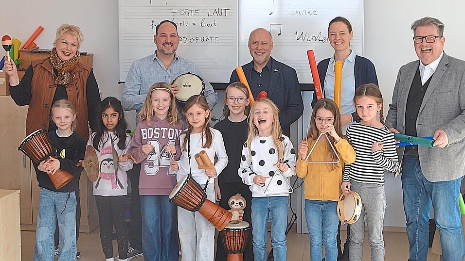 Die jungen Teilnehmer an der &bdquo;AG Musik&ldquo; legten gleich engagiert und lautstark los.