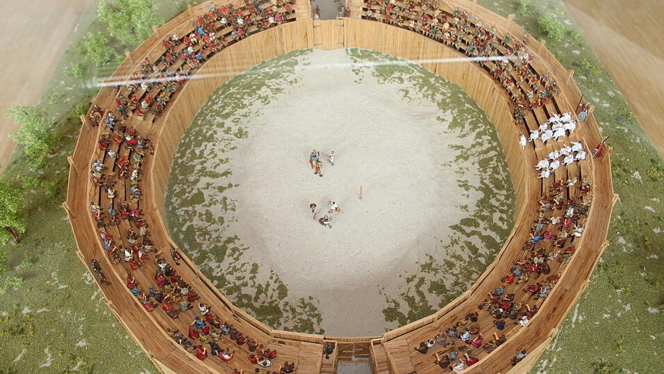 Das Modell des Amphitheaters, das Teil des UNESCO-Welterbes „Grenzen des Römischen Reiches - Donaulimes (westlicher Abschnitt)“ ist. Das Modell des Amphitheaters, das Teil des UNESCO-Welterbes „Grenzen des Römischen Reiches - Donaulimes (westlicher Abschnitt)“ ist.