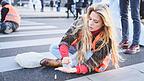 Anja Windl bei einer Protestaktion der 'Letzten Generation' in Wien. Sie klebte sich dort auf einem Zebrastreifen fest.