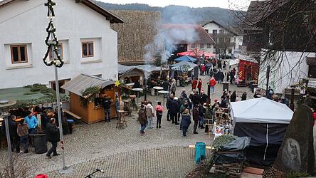 Bereits nach Eröffnung zog es zahlreiche Besucher in die Ortsmitte.
