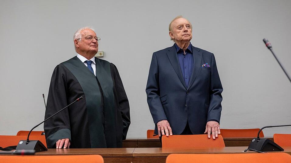 Hans-Joachim Eckert (l) arbeitet auch heute noch vor Gericht. (Archivbild) Hans-Joachim Eckert (l) arbeitet auch heute noch vor Gericht. (Archivbild)
