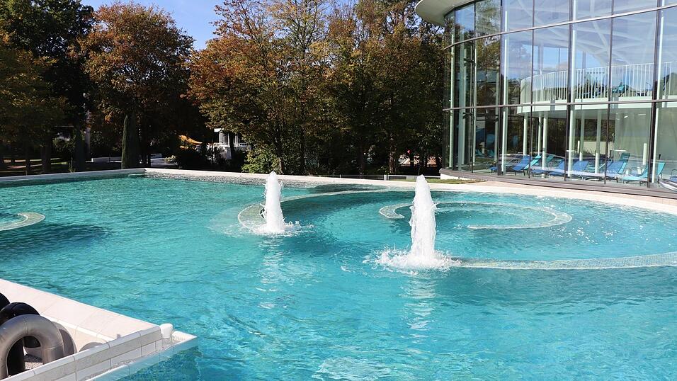 200 Quadratmeter gro&szlig;: Das Aquatherm hat ein neues, auf 34 Grad Celsius temperiertes Warmwasser-Au&szlig;enbecken erhalten, das so einige &Uuml;berraschungen f&uuml;r die Badeg&auml;ste bereith&auml;lt.
