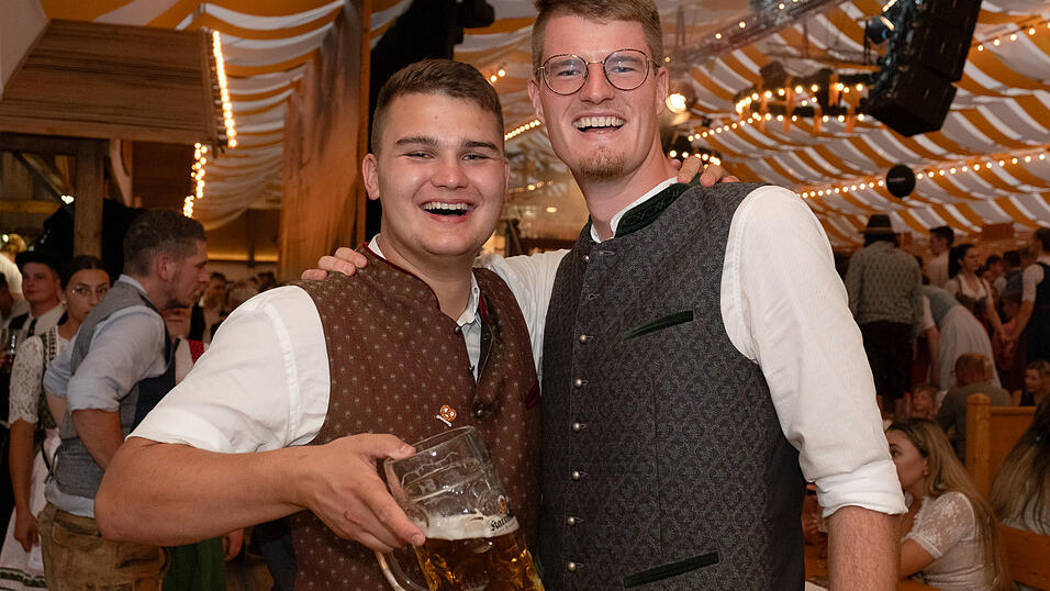 Die Partybilder vom Sonntag, 13. August 2023, aus dem Festzelt Nothaft. Die Partybilder vom Sonntag, 13. August 2023, aus dem Festzelt Nothaft.