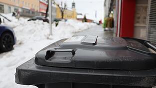 Die Entsorgungskosten für Müll und Biomüll steigen, das geht auch an den Privathaushalten nicht spurlos vorbei. Die Entsorgungskosten für Müll und Biomüll steigen, das geht auch an den Privathaushalten nicht spurlos vorbei.