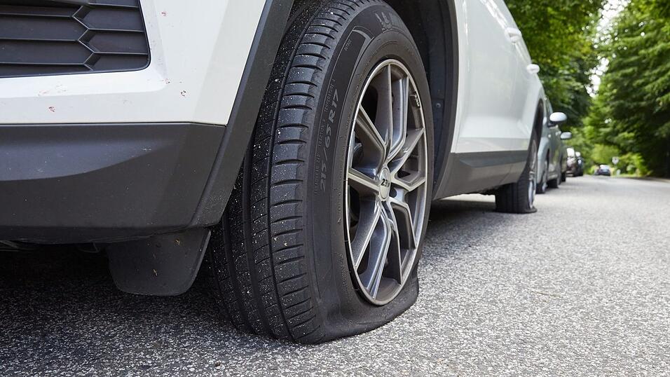 Auf Sylt wurde bei mehreren Fahrzeugen die Luft aus den Reifen gelassen. (Symbolbild) Auf Sylt wurde bei mehreren Fahrzeugen die Luft aus den Reifen gelassen. (Symbolbild)