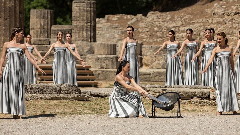 Wenn die Sonne nicht scheint, funktioniert es auch nicht mit der Entzündung des olympischen Feuers unter freiem Himmel. (Archivbild)